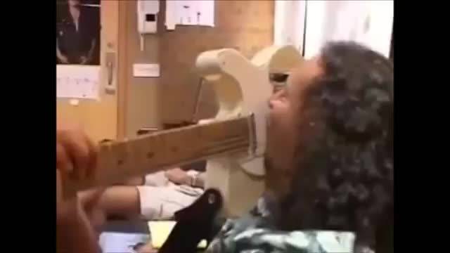 Funny Kirk Hammett Plays The Guitar With His Teeth