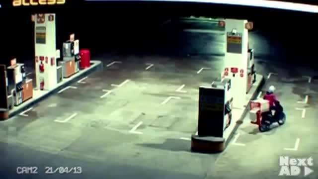دوربین مخفی خفن رقصیدن باحال در پمپ بنزین