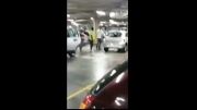درگیری در پارکینگ خودروها ...!