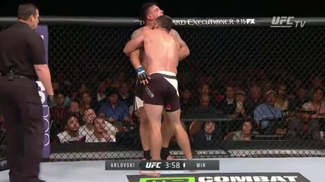 UFC 191 Arlovski vs Mir - Round 3