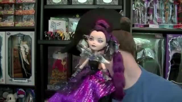 باز کردن عروسک raven queen ترون کامینگ