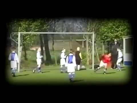 گلزنی ممفیس دپای (بازیکن حال حاضر من یونایتد)در 7 سالگی