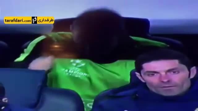 حرکت عجیب ادین ژکو روی نیمکت در بازی با بارسلونا!