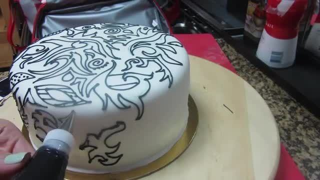 تزیین روی کیک فوندانت با تکنیک پایپینگ ژل