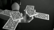 هنرمندی خیره کننده در کارت بازی