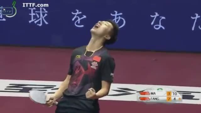 صحنه ای دیدنی در مسابقه فینال پینگ پنگ قهرمانی جهان