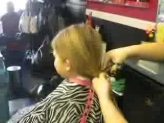 کوتاه کردن موی دختر