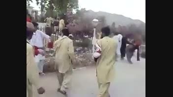 پلیس پاکستان با  زدن مردم