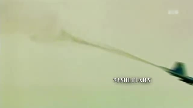 مانور حیرت انگیز کبرا توسط جنگنده سوخو SU-35