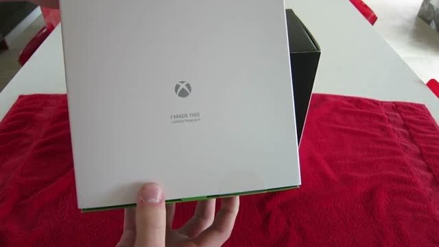White Xbox One console, very rare. Unboxing