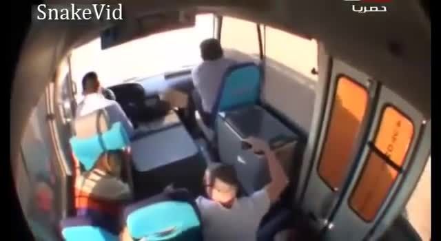 دوربین مخفی خرکی حمله داعش به اتوبوس!!! (3)