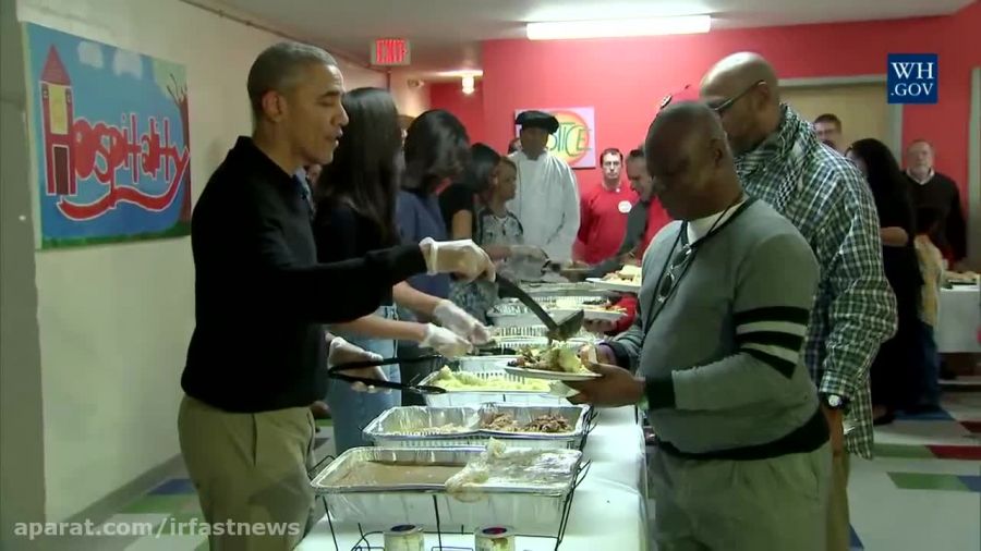 سرو غذای جشن شکر گذاری برای نیازمندان توسط اوباما