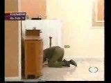 نماز خواندن صدام با کفش