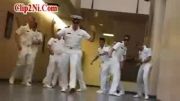 رقصیدن نیروی دریایی با تقلید خواننده خارجی