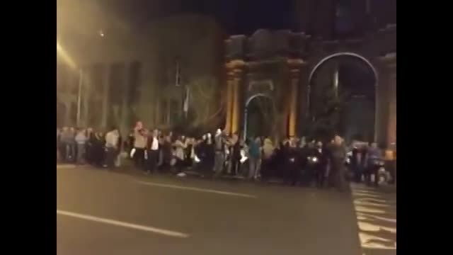 سرود ای ایران مردم در مقابل وزارت امور خارجه