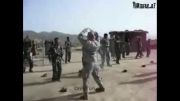 آموزش سربازهای افغانی توسط سرباز آمریکایی