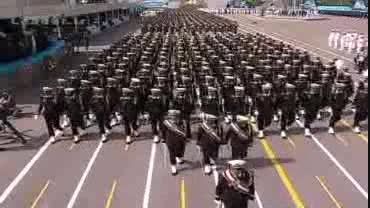 رژه دانشجویان ارتش در محضر فرمانده کل قوا 1394