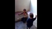 اذیت وآذار کودک آواره سوریه ای