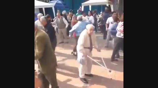 رقص بسیار زیبا ...پیر مرد