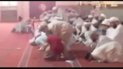 نماز خواندن عجیب و غریب عربستانی ها!!!