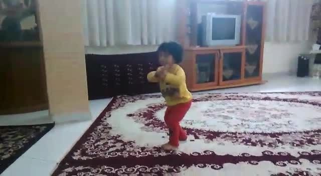رقصیدن کوچولوی شیطون