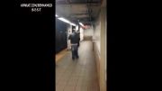 قصد خودکشی مرد دیوانه در مترو..