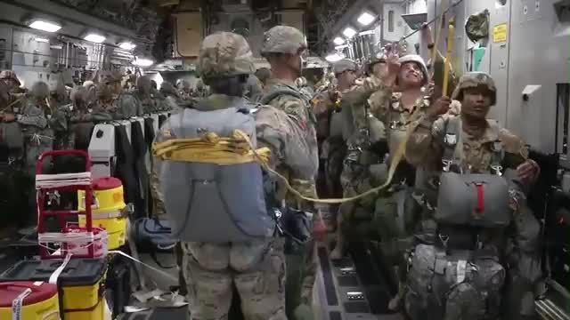سربازان چترباز آمریکایی بر فراز نیومکزیکو