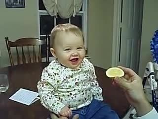 وقتی بچه لیمو ترش میخوره