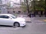 افتادن یک زن در سیل تهران