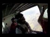 لحظه برخورد مربی چترباز به بال هواپیما و مرگ او