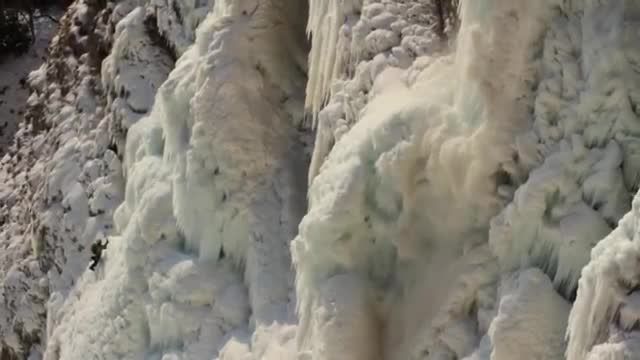 +Extreme ice climbing - Cascade de lOule, France-V+, 5