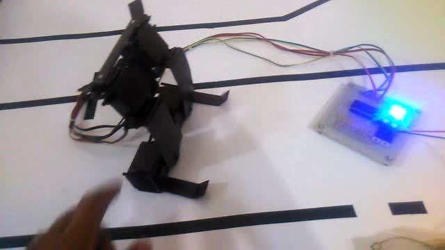 پروژه ی ربات قدم زن با سروو موتور(همراه با مستندات ساخت