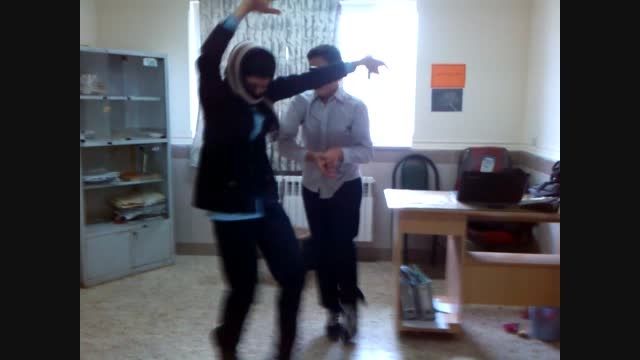 رقص یواشکی و خنده دار دانش آموزا در مدرسه