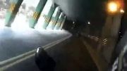 تصادف وحشتناک موتور سوار در تونل