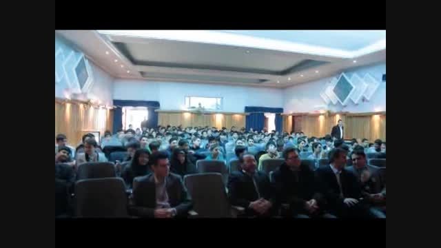 اجرای موسیقی توسط دانش آموز اقبالی