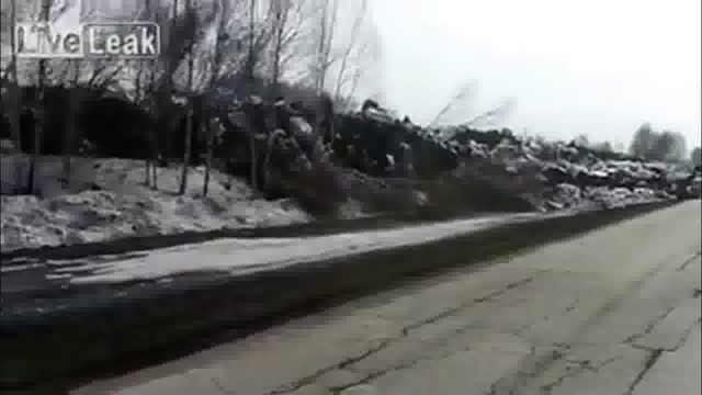 ویدیوی رانش زمین در نزدیکی یکی از جاده های روسیه