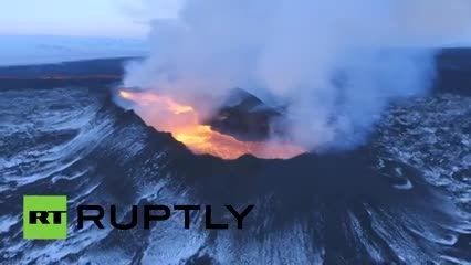 تصاویر بسیار زیبا از یک آتشفشان فعال در ایسلند
