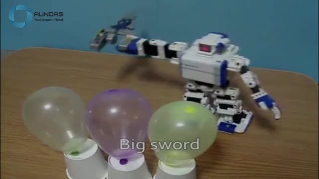ربات مجهز به چندین سلاح
