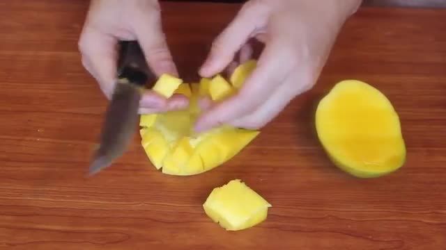 5 روش جالب میوه پوست کندن که باید یادبگیرید