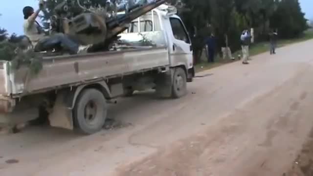 ساقط شدن میگ 23 ارتش سوریه توسط توپ ضد هوایی zu23