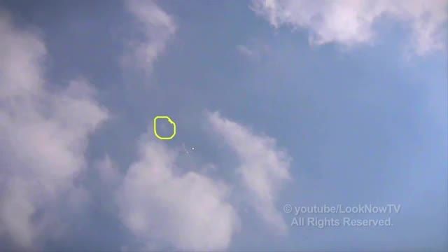 برخورد هواپیما به ساختمون و رد شدن ufo