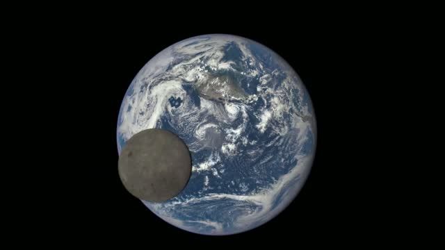 گذر ماه از روی کره زمین - زومیت