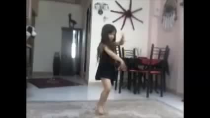 رقصیدن دختر کوچک *********