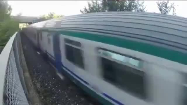 خوابیدن روی ریل قطار !