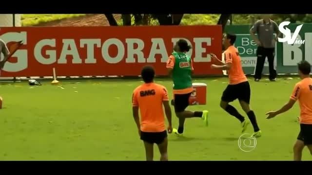 Ronaldinho Freestyle Football   Skills Mix 2013-_2014