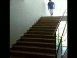 روش جدید پایین آمدن از پله ها