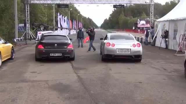 درگ کورس نیسان GT-R وبی ام دبلیو M6 با 900hp قدرت