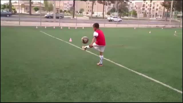 اینم یه خردسال ایرانی فوتبالی