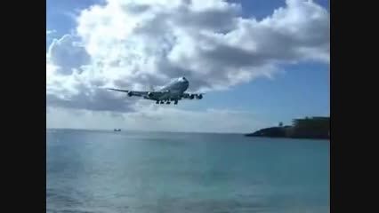 فرود شگفت انگیز 747 در جزیره سنت مارتین!