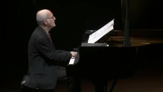 اجرا آهنگ زیبا و پراحساس Divenire توسط Ludovico Einaudi